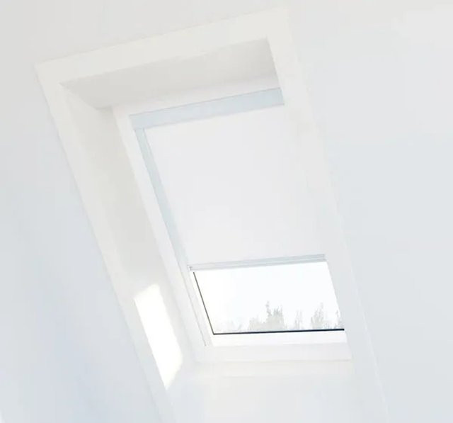 Avosdim Verdunkelungsrollo für Velux MK04 in Weiß - Bild 1