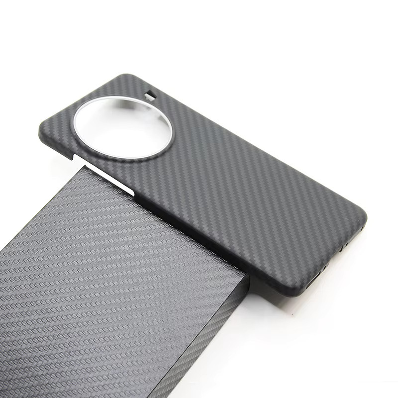 ZXKE Carbon Fiber Case für OnePlus 13 in Schwarz mit 600D Aramidfaser, magnetischer Autounterstützung und MagSafe-Kompatibilität - Bild 2