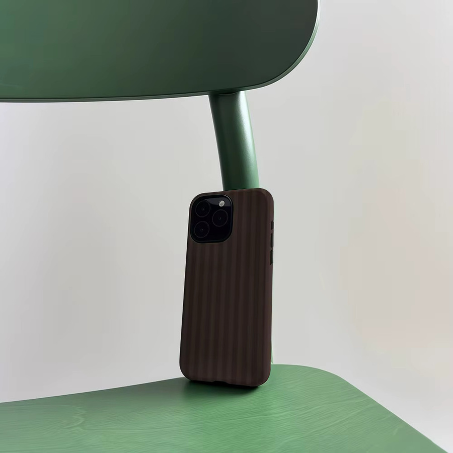 CaseLumi Matte Bumper MagSafe Schutzhülle für iPhone 17 16 15 14 13 Pro Max Stoßfeste PC-Hülle Dunkelbraun mit Streifen - Bild 5