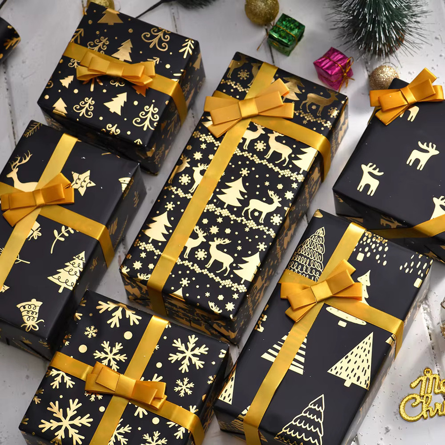 Schwarzgoldenes Weihnachtsgeschenkpapier mit Schneeflocken und Weihnachtsbaum, B/H: 50 x 70 cm - Bild 2