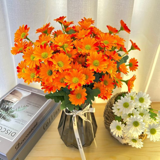 XIAOYINMO Künstliche Gänseblümchen aus Seide in Weiß für Herbst Dekorationen und DIY Bastelarbeiten - Bild 1