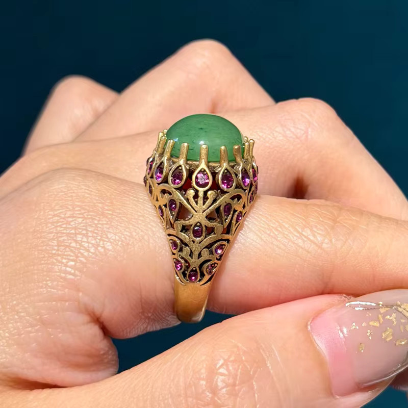 Icareu Ring, goldfarben, hellgrüner ovaler Stein, Strass, Damen - Bild 4