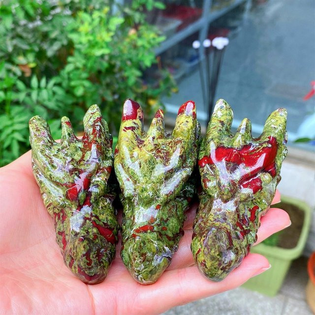 CrystalHola Drachenkopf aus Drachenblutstein in Mehrfarbig als dekoratives Naturstein-Element für deine Heimdekoration - Bild 1