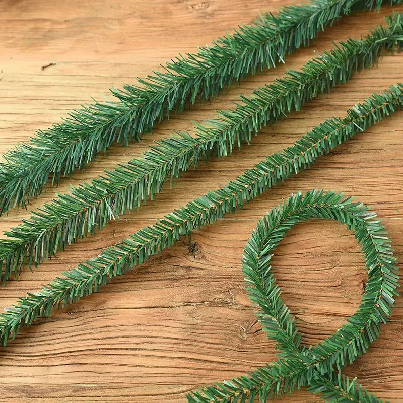 Grüne Weihnachtsdekoration als Girlande aus Kunststoff im Botanical-Design, 5,5 m Länge - Bild 6