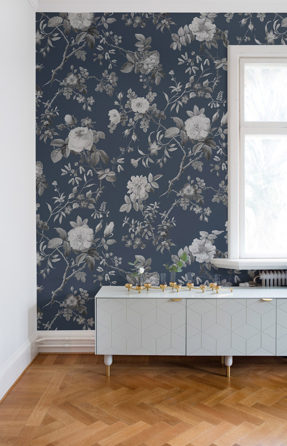 Rebel Walls Mural Thorn Rose - Evening Wandtattoo in Blau im Vintage-Floral-Design - Bild 1