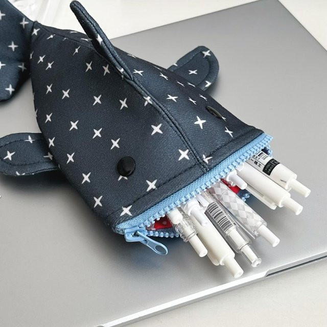 Blaues Hai-Federmäppchen mit großem Fassungsvermögen als flaches Etui für Schüler und Studenten - Bild 1