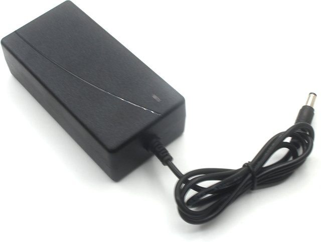 Deexintom Schaltnetzteil Wechselstrom Adapter mit 30V Ausgang in Schwarz - Bild 1