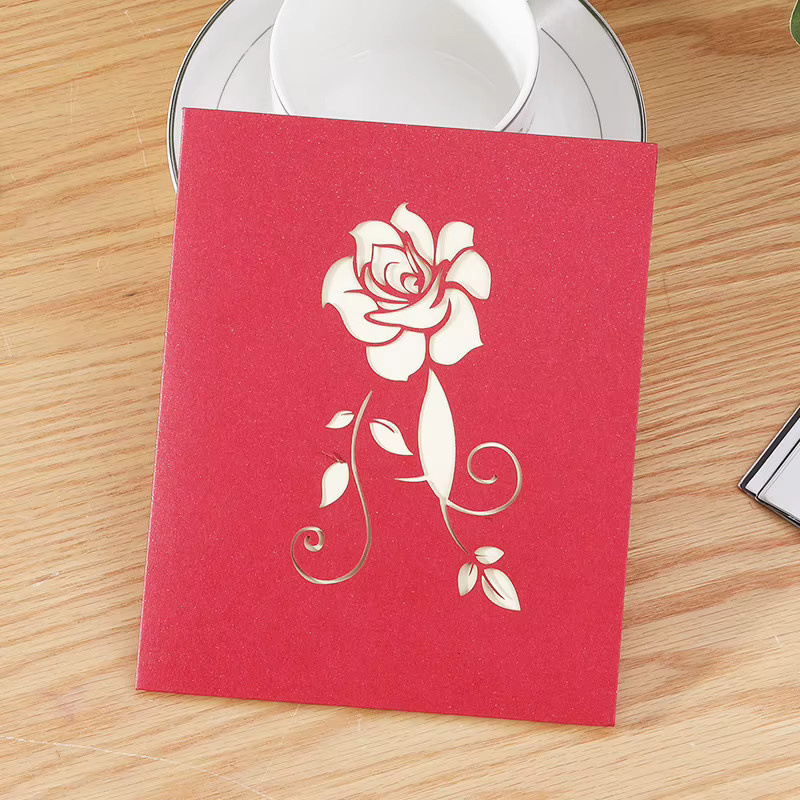 Romantische 3D Pop Up Rose Einladungskarte für Valentinstag und Hochzeit in Rot und Weiß mit Umschlag - Bild 3