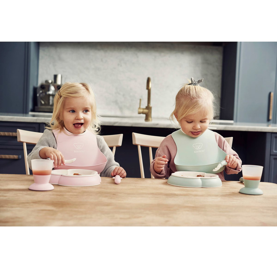 BabyBjörn 2er-Pack Lätzchen mit Auffangschale aus Silikon, BPA-frei und spülmaschinenfest, Mehrfarbig - Bild 2