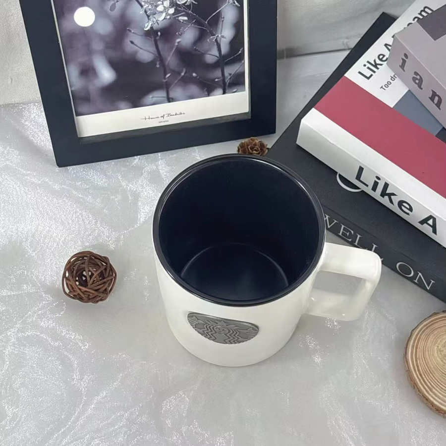 Starbucks Keramiktasse in Schwarz-Weiß mit Metall-Siren-Logo, 450 ml - Bild 3