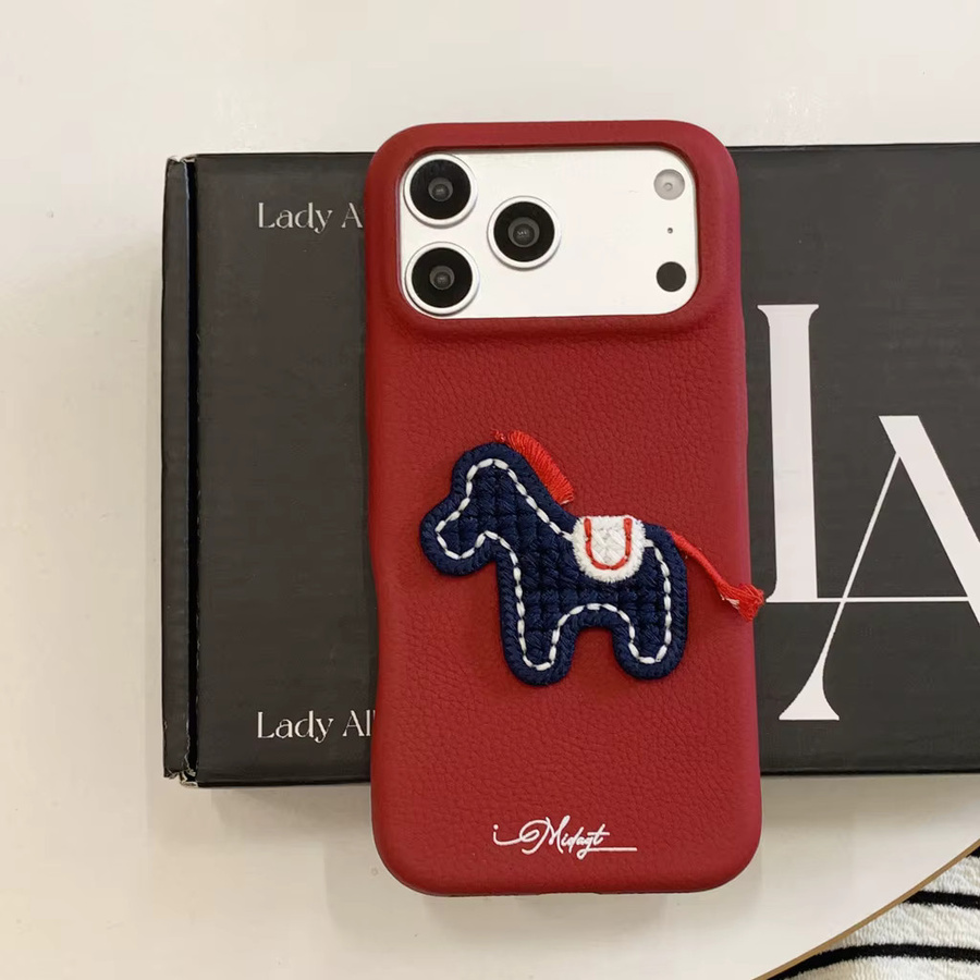 Handyhülle für iPhone 17 16 15 14 13 Pro Max aus rotem Kunstleder mit bestickter Pferdedekoration im Retro-Design - Bild 4