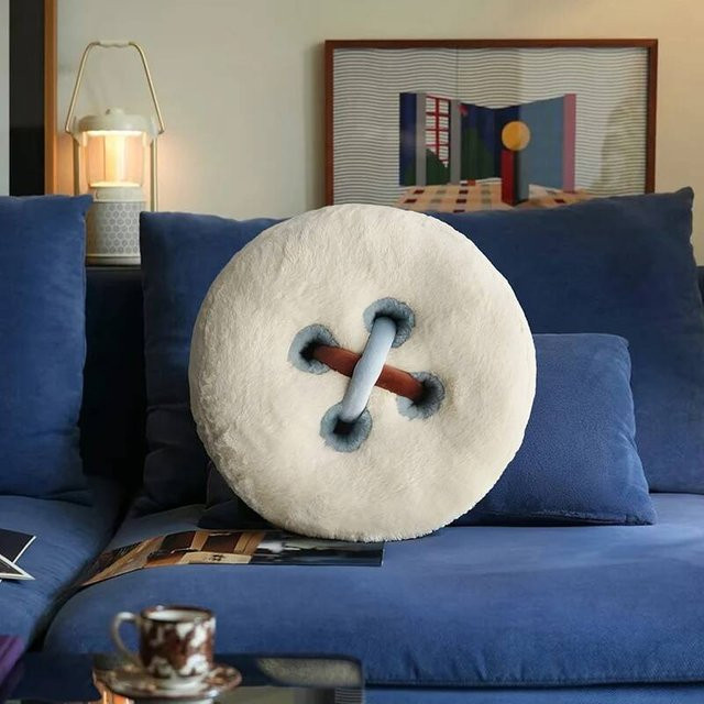 Minimalistisches Plüschkissen in Weiß mit Knopfserie, rund, Durchmesser: 40 cm - Bild 1