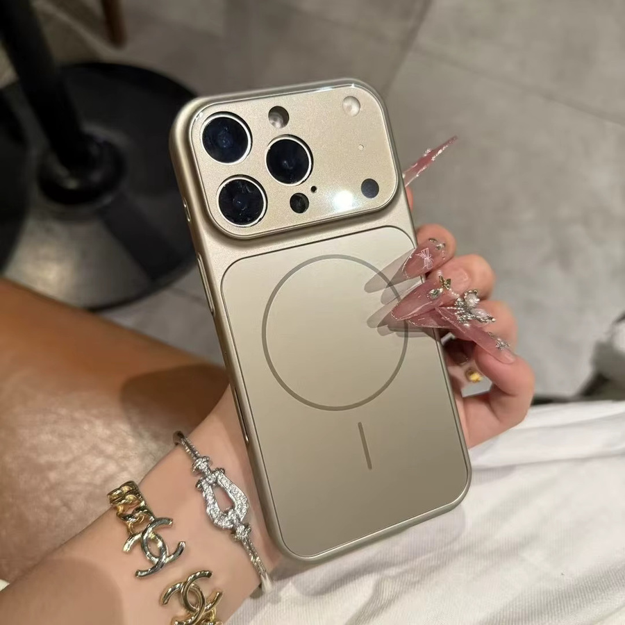 Matte Magnetische MagSafe Handyhülle für Apple iPhone 16 Pro, 15, 14, 13 mit Kameralinsen-Schutz in Schwarz - Bild 1