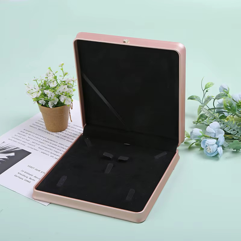 Modische Schmuckbox aus hochwertigem PU-Leder in Rosa für Ringe, Ohrringe und Armbänder - Bild 4