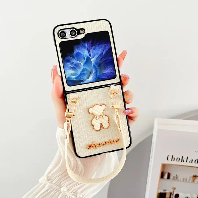 Schutzhülle mit Bären-Webmuster und Armband für Samsung Galaxy Z Flip 7, FE 6, 5, 4, 3 – Stoßfeste und schlanke Handyhülle - Bild 1
