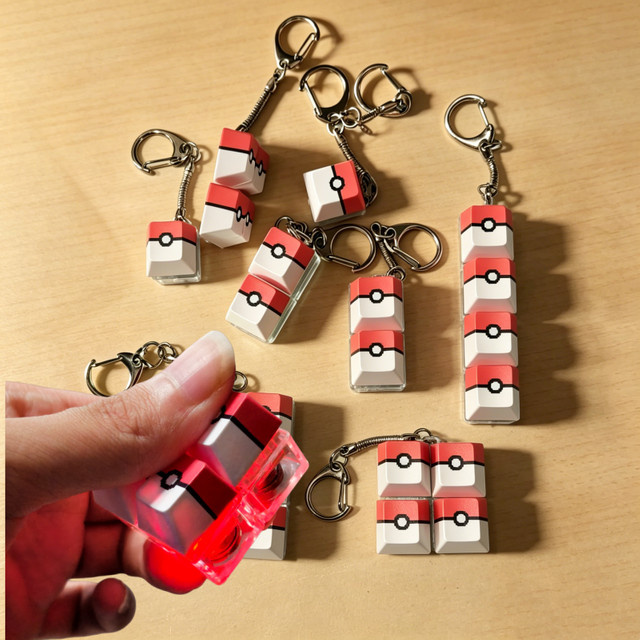 TAKARA TOMY Pokeball Tastatur-Tastenanhänger, mit LED-Licht - Bild 1