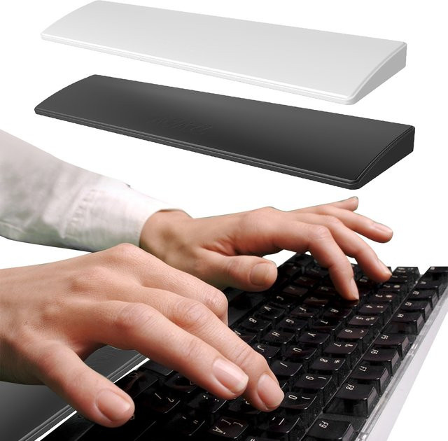 APWIKOGER Handgelenkauflage für Gaming-Tastaturen aus Memory-Schaum in Schwarz, ergonomische und rutschfeste Handstütze für 81-Tasten-Tastaturen - Bild 1