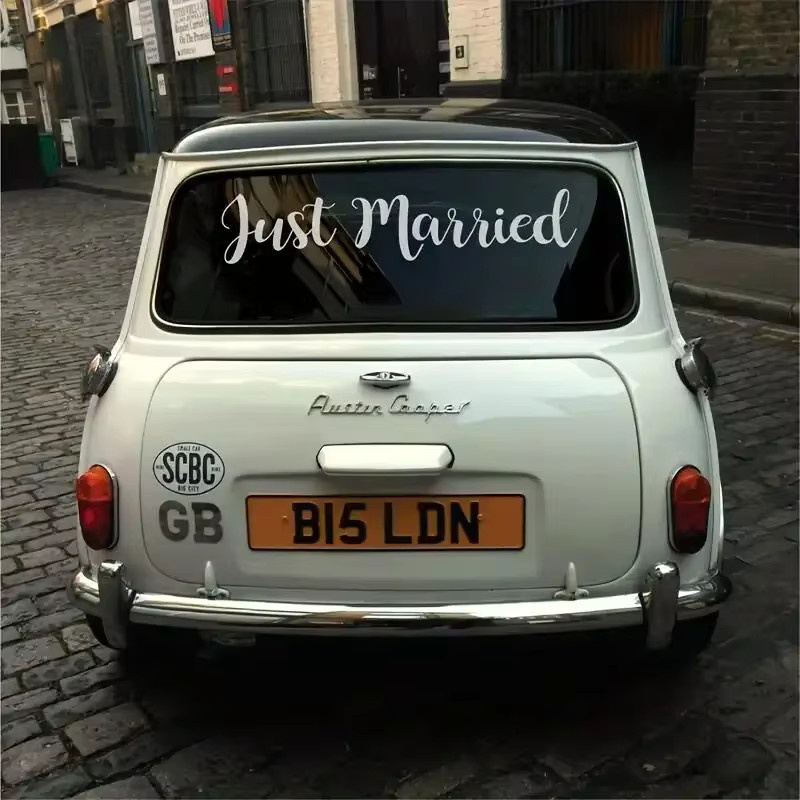 Just Married Autoaufkleber von ZQNYCY in Weiß als abnehmbarer Vinyl-Aufkleber für Hochzeit und Party - Bild 2