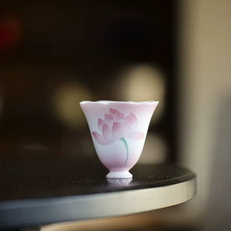 Handbemalte Lotus-Teetasse aus Keramik in Rosa mit floralem Design für die Kung-Fu-Teezeremonie - Bild 3