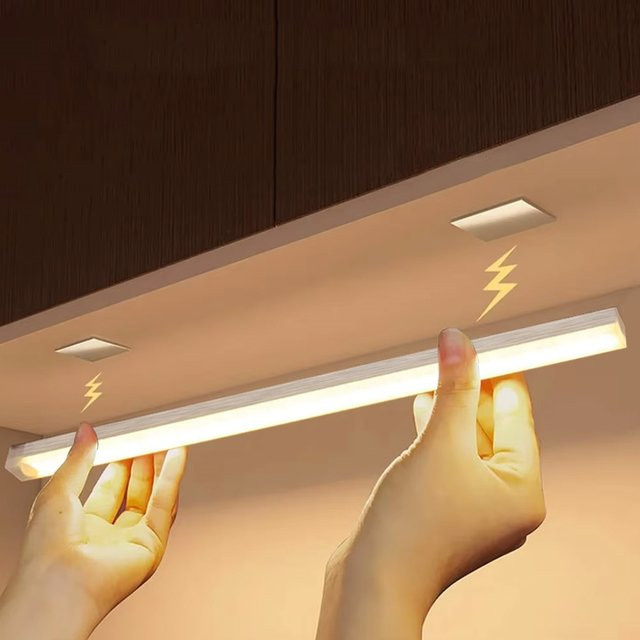 AVACOM LED Nachtlicht mit Bewegungssensor, USB aufladbare Drahtlose Schranklampe in Weiß mit warmweißem Licht - Bild 1