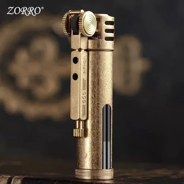 ZORRO Feuerzeug aus Messing in Gold und Orange mit transparentem Glastank und Retro-Design - Bild 1