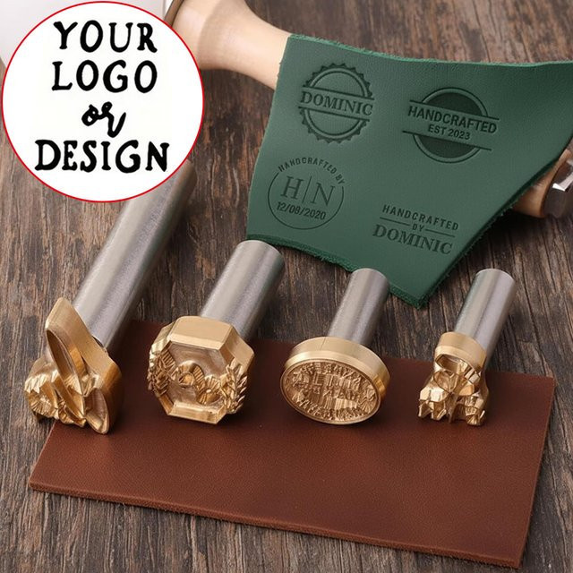 Individueller Lederstempel aus Messing zur Personalisierung mit Logo und Text, Goldfarbenes Prägewerkzeug für das Lederhandwerk - Bild 1
