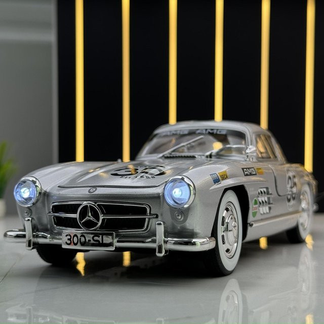 Maisto 300SL Sportwagen, Legierungsmodell, 1:24, mit Soundeffekten, ab 3 Jahren - Bild 1