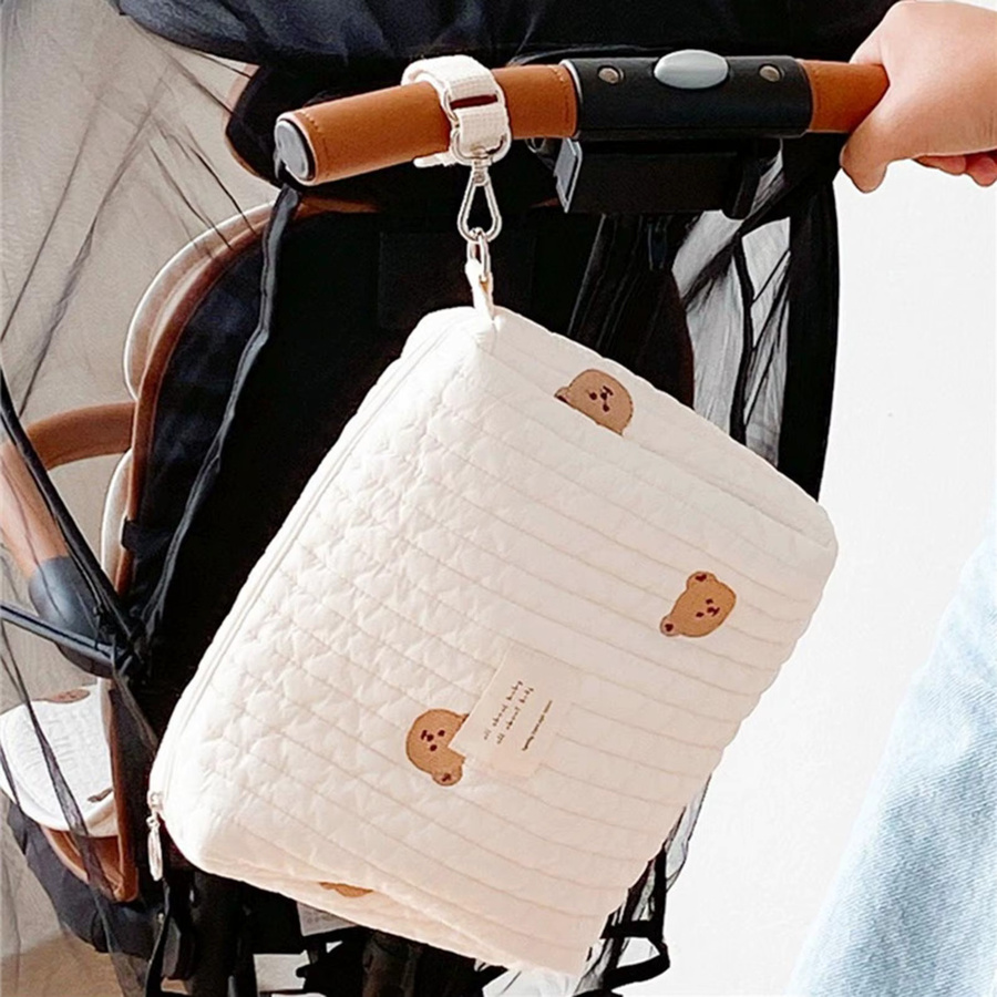 Wickeltasche aus Baumwolle für Kinderwagen in Weiß als Windel-Organizer und MommyBag mit Reißverschluss - Bild 2
