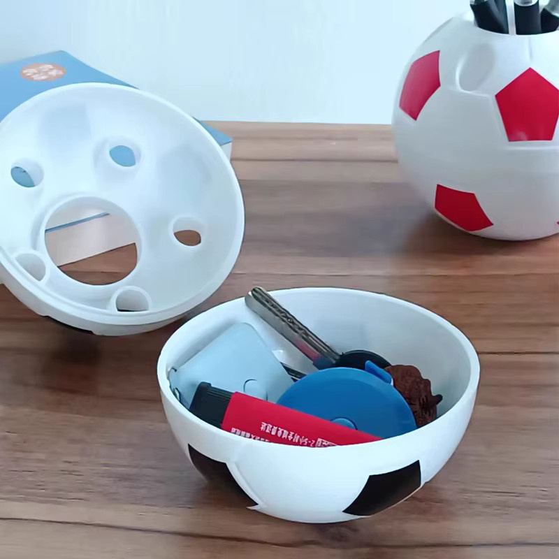 Multifunktionaler Stifthalter in Fußballform aus Kunststoff für deinen Schreibtisch in Schwarz oder Weiß - Bild 2