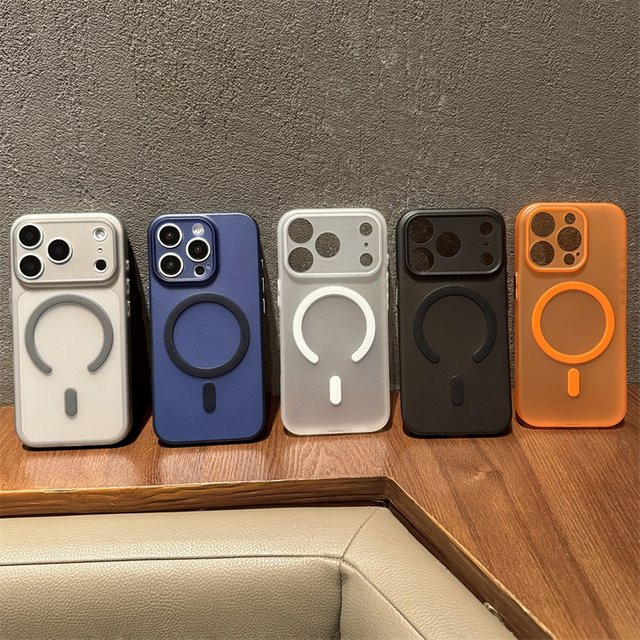 SUNWARD Silikonhülle für iPhone in Transparent und Grau, matte TPU-Schutzhülle mit MagSafe Unterstützung für kabelloses Laden - Bild 1