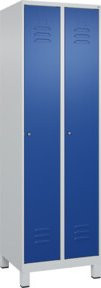 C+P Spind Classic PLUS Garderobenschrank mit 2 Abteilen, Füße, Zylinderschloss, 4 Garderobenhaken und mittiger Trennwand, Farbe: Grau/Blau, H x B x T: 195 x 60 x 50 cm - Bild 1