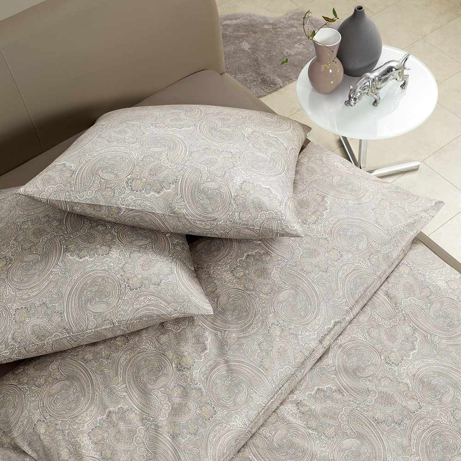 Estella Mako Jersey Bettwäsche mit Paisley Ornamente in Mocca Sand, B/H: 155 x 220 cm mit Kissenbezug 80 x 80 cm - Bild 1