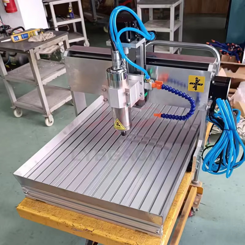 LYBGACNC CNC-Fräsmaschine in Silber für Holz und Metall mit 3, 4 oder 5 Achsen und bis zu 2200 W Leistung - Bild 2
