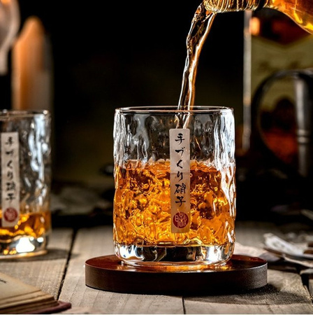 Hochwertiges Whiskyglas aus Glas in Transparent, ideal als kreatives Bierglas im japanischen Design