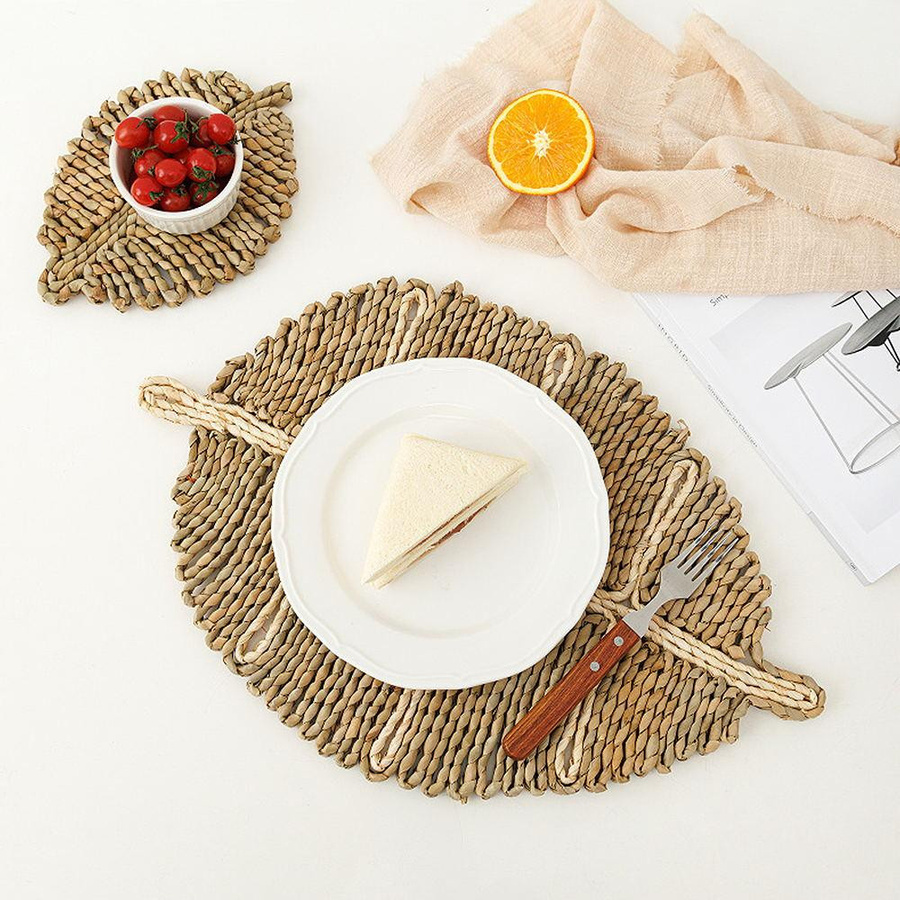 Handgewebte Platzsets aus Rohrkolbengras in Blattoptik von Yiran Furniture, hitzebeständig und rutschfest, floraler Prärie-Chic - Bild 1