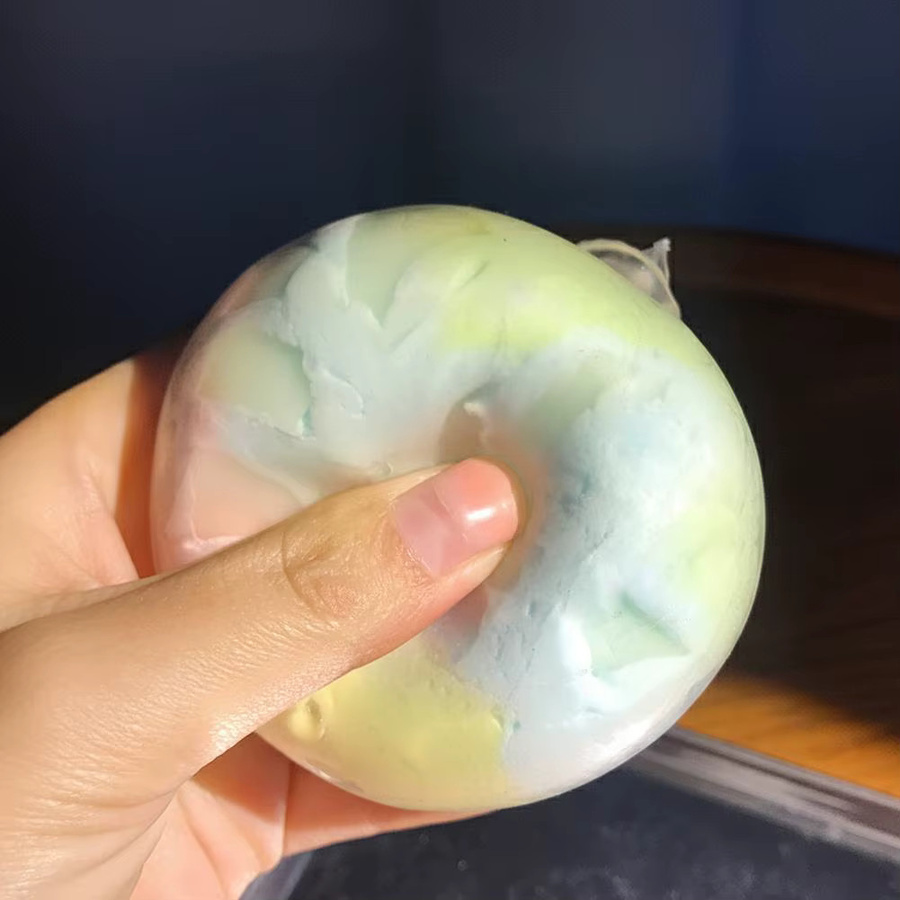 Qingti Crispy Pinch Musiker-Spielzeug, mit Regenbogenmilch-Duftwachs, multicolour - Bild 2