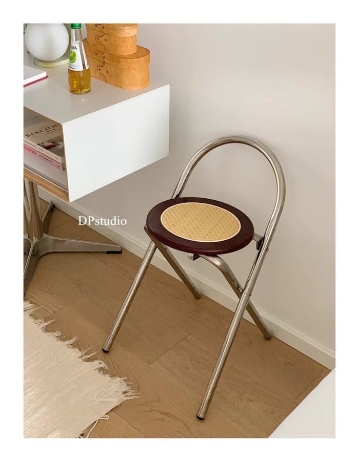 Klappbarer Vintage-Esszimmerstuhl aus massivem Holz und Rattan in Walnuss mit gepolsterter Sitzfläche - Bild 2