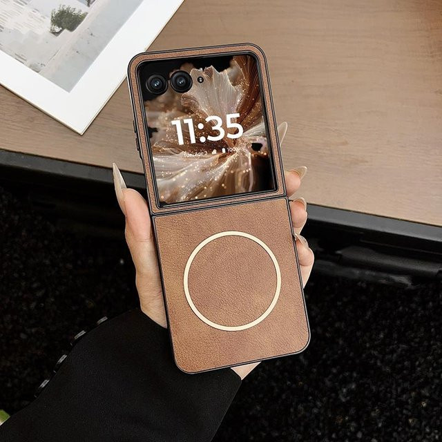 Magnetische Schutzhülle aus PU-Leder für Motorola Razr 60 Ultra in Braun - Bild 1