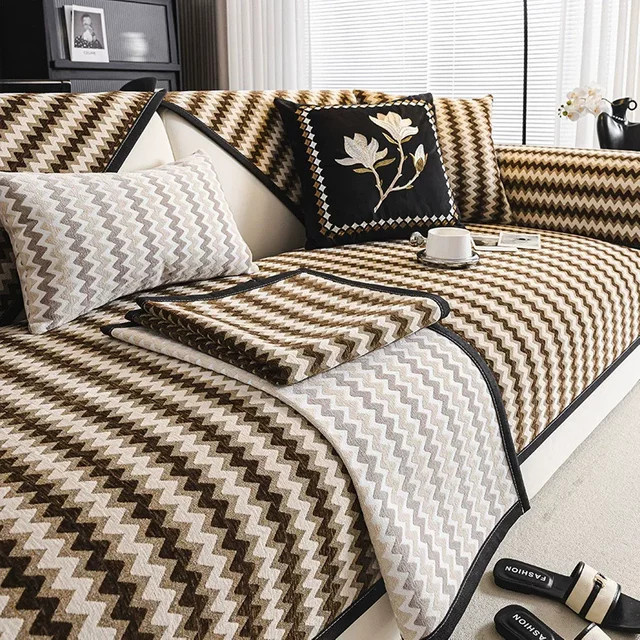 Four Seasons Luxuriöser Sofabezug aus Stoff als schmutzabweisender und rutschfester Schutz für dein Sofa - Bild 1