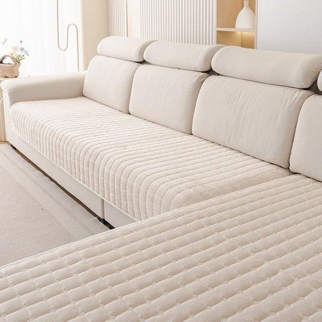 Pickerr Rutschfeste Plüsch-Sofahülle mit Armlehnen-Handtuch in Beige, Velvet, 70 x 70 cm - Bild 1