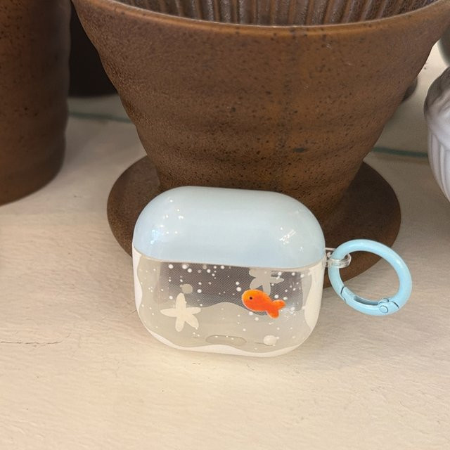 Transparente blaue AirPods Schutzhülle mit Goldfisch-Sternmuster für Apple AirPods 1, 2, 3, 4 und Pro 2, Pro 3 - Bild 1
