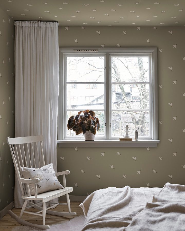 Sandberg Wallpaper Frida Vlies Tapete mit stilisierten Tauben in Olive Green - Bild 3