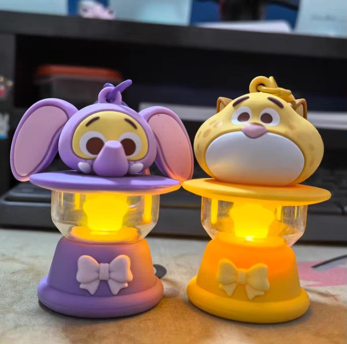Bandai Zootopia Camping Nachtlicht Blindbox Schlüsselanhänger und Desktop-Figur Judy und Nick in Multicolor - Bild 2