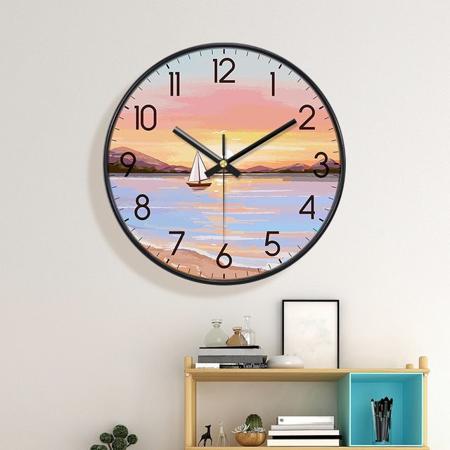 Nordische Wanduhr mit Segelboot-Motiv in Schwarz, geräuschlose runde Kunst-Uhr für dein Wohnzimmer oder Schlafzimmer - Bild 1