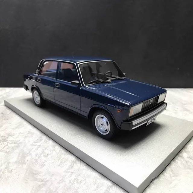 WELLY Lada 2105, Oldtimer-Modell, Maßstab 1:18, blau, Metall - Bild 1
