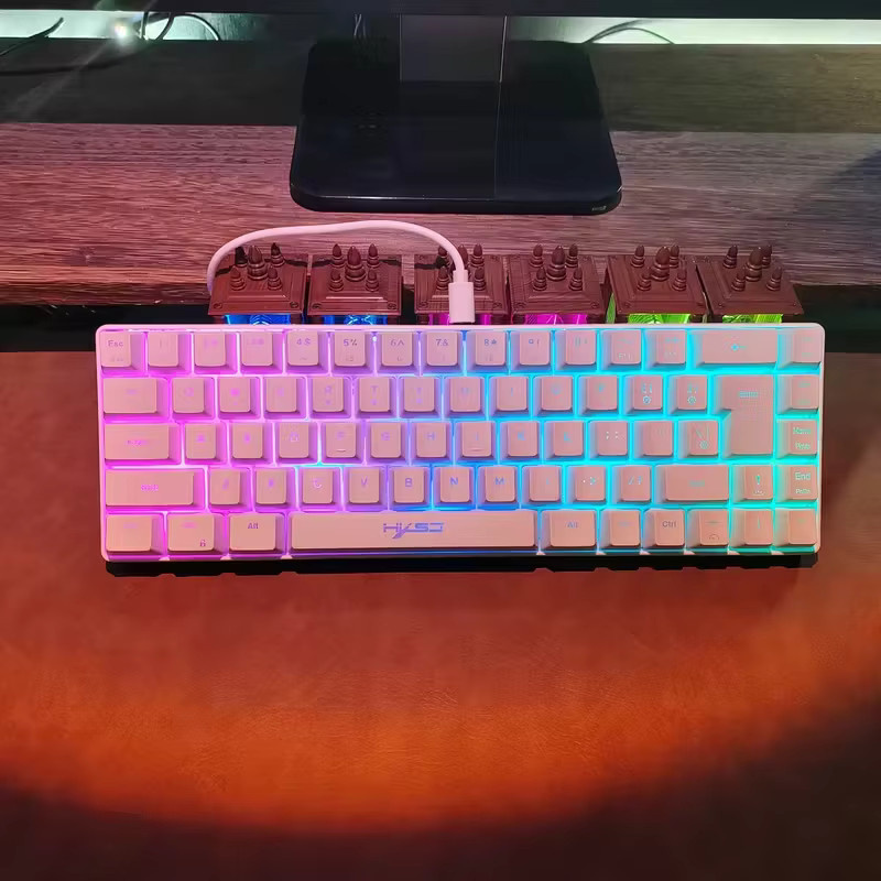 HXSJ Gaming-Membrantastatur in 65 % Größe mit RGB-Hintergrundbeleuchtung, 68 Tasten, USB-Anschluss, Weiß - Bild 2