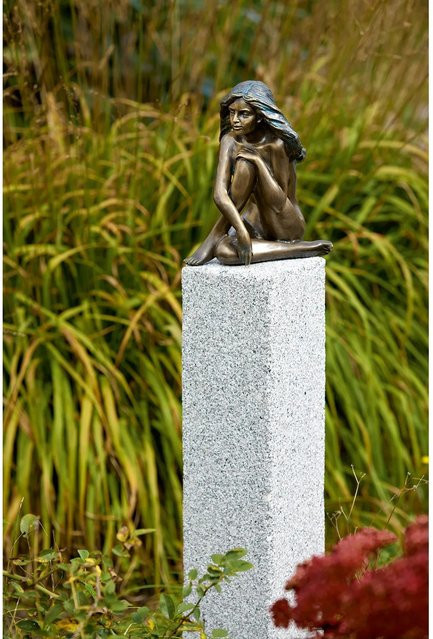 Rottenecker Bronze-Skulptur Demi in Braun für den Tisch - Bild 1