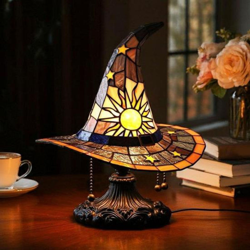 Amusedly Hexenhut Tischlampe aus Harz in Grün und Multicolour im Gothic-Stil - Bild 5