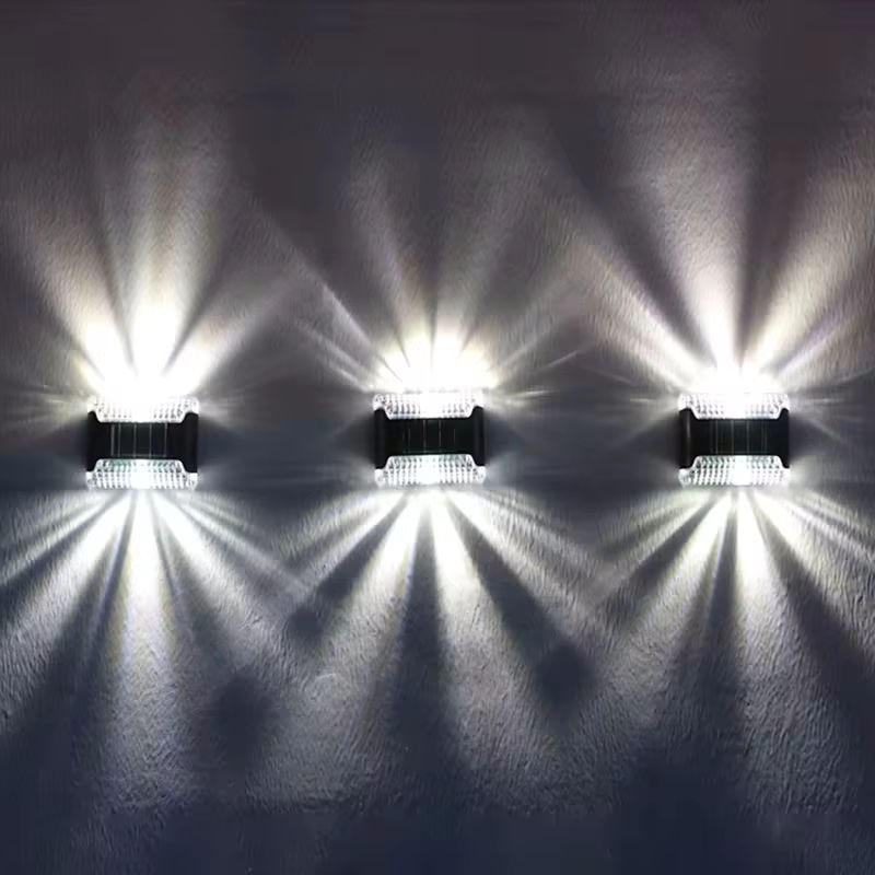 Wasserdichte Solar-LED-Wandleuchte in Schwarz mit warmweißem Licht und intelligenter Lichtsteuerung für Garten, Balkon und Zaun - Bild 4