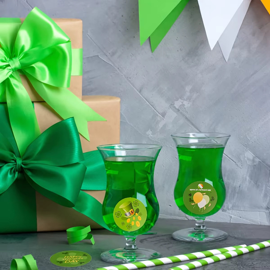 2 Rollen mit 1000 Stück St. Patrick's Day Aufkleber in Grün aus Papier mit Kleeblatt-Motiv zur Dekoration und als Geschenkpapierverschluss - Bild 4